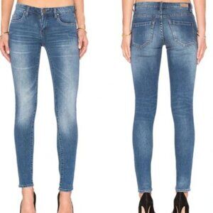 Anthropology Blank NYC Medium Wash Skinny Classique  Low rise  Size 27 NWT